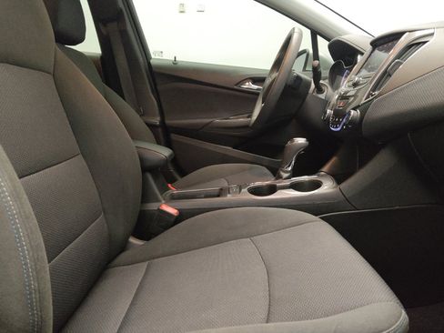 Used 2019 Chevrolet Cruze LT w/ Convenience Package FWD image 21