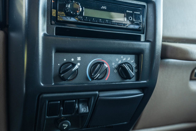 Used 1999 Jeep Wrangler Sahara AWD/4WD image 29