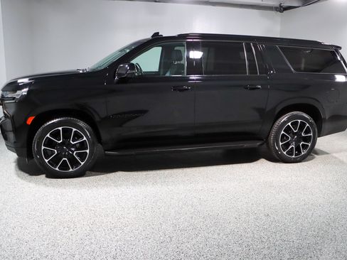 Used 2024 Chevrolet Suburban RST w/ Luxury Package AWD/4WD image 10