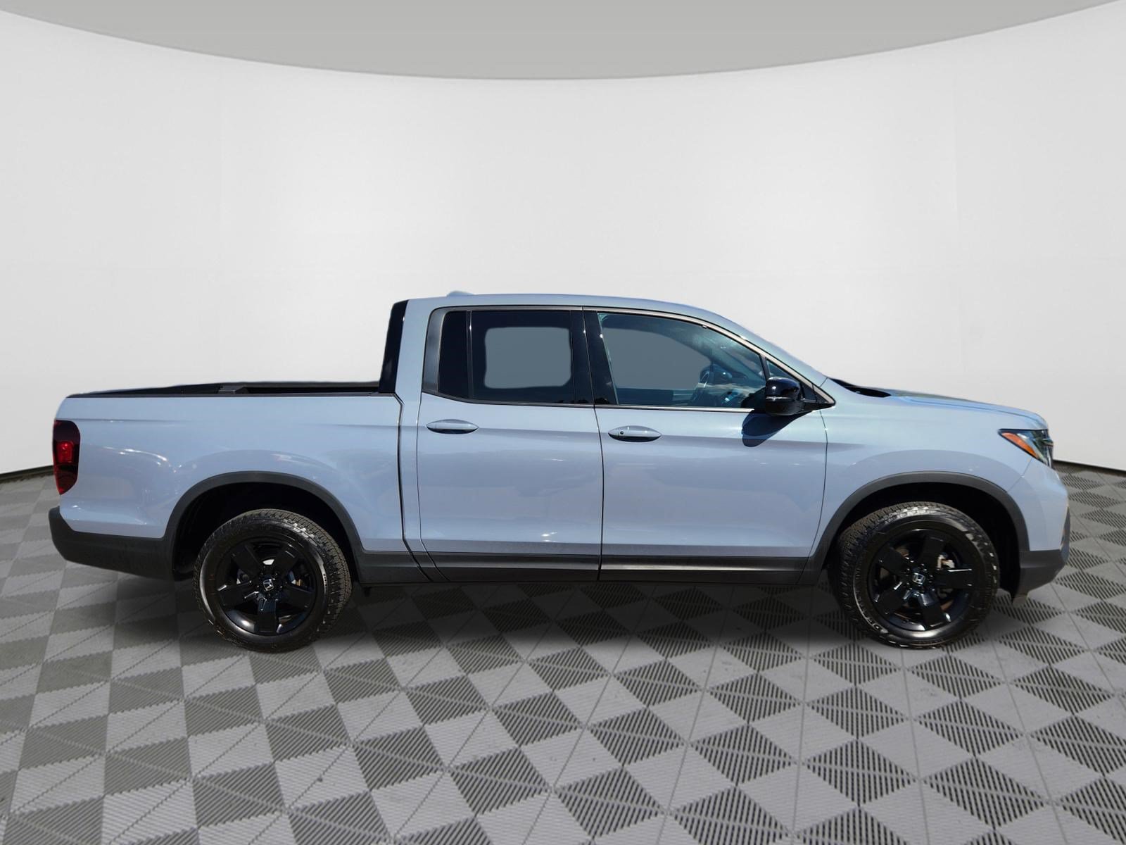 Certified 2025 Honda Ridgeline Black Edition image 6
