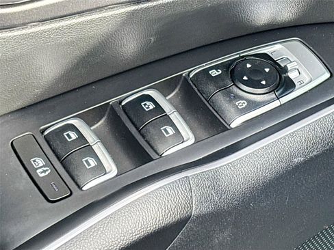 Used 2023 Kia Sorento LX image 18