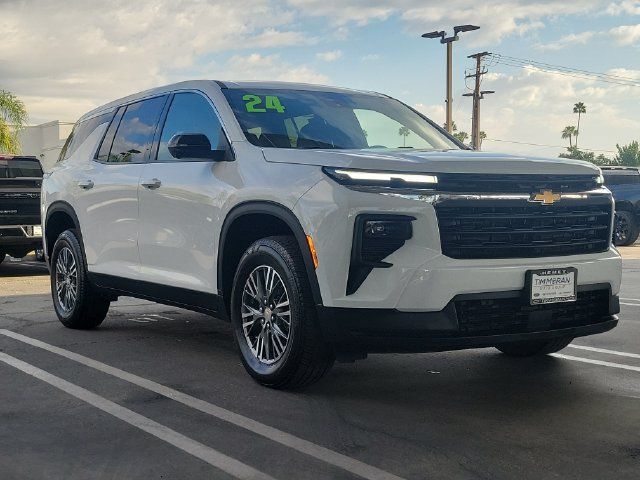 Used 2024 Chevrolet Traverse LS FWD image 2