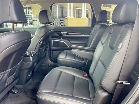 Used 2025 Kia Telluride S image 12