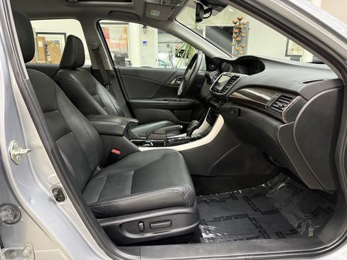 Used 2017 Honda Accord EX-L image 17