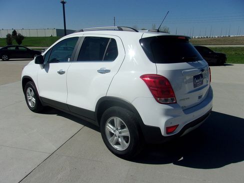 Used 2020 Chevrolet Trax LT w/ Driver Confidence Package AWD/4WD image 9