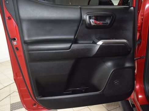 Used 2018 Toyota Tacoma Limited image 39