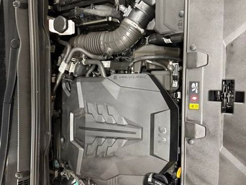 Used 2024 Kia Carnival SX Prestige image 17