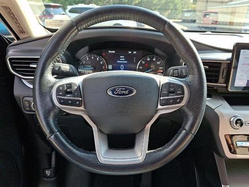 Used 2021 Ford Explorer XLT w/ Equipment Group 202A AWD/4WD image 22