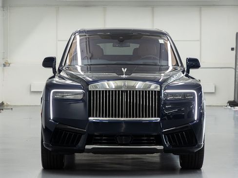 Certified 2025 Rolls-Royce Cullinan AWD/4WD image 8