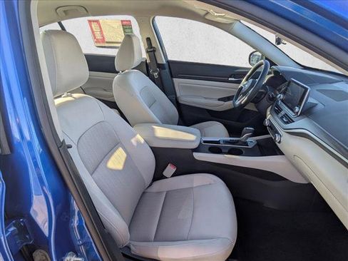 Used 2025 Nissan Altima 2.5 SV image 18