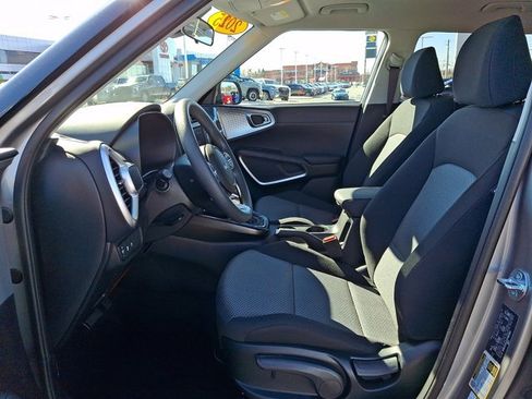 Used 2025 Kia Soul LX w/ LX Technology Package image 13