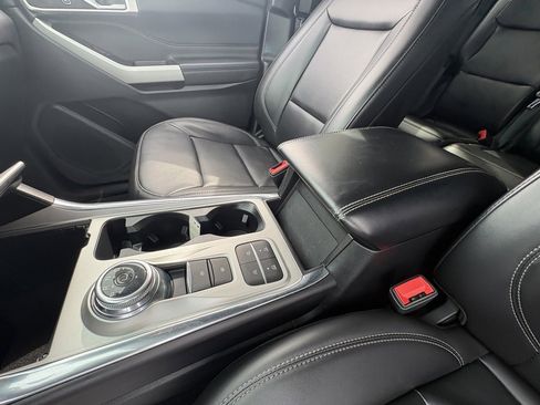 Used 2024 Ford Explorer XLT w/ Equipment Group 202A image 35