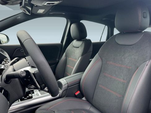 New 2026 Mercedes-Benz GLA 35 AMG 4MATIC image 4