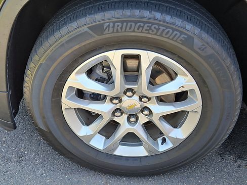 Used 2021 Chevrolet Traverse LS FWD image 4