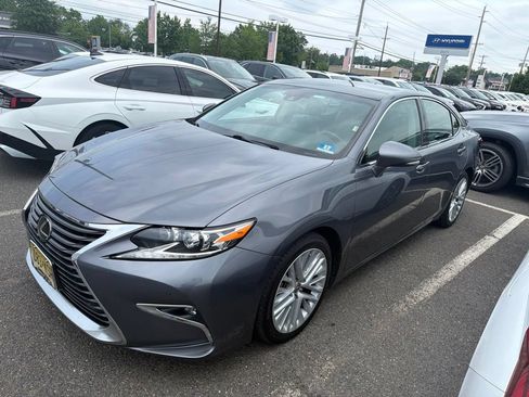 Used 2018 Lexus ES 350 w/ Luxury Package w/Wood Trim FWD image 2