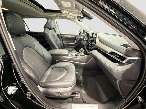 Certified 2025 Toyota Highlander Limited AWD/4WD image 24