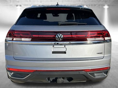 Certified 2024 Volkswagen Atlas Cross Sport SE AWD/4WD image 5