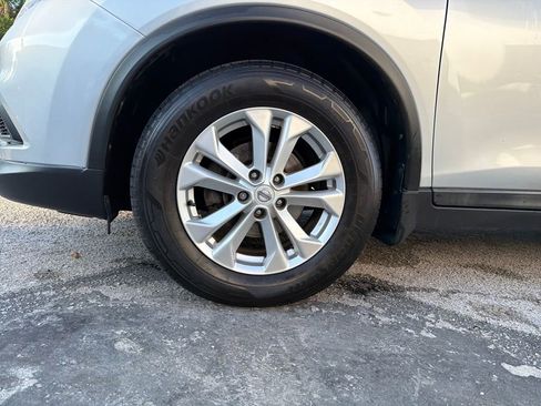 Used 2016 Nissan Rogue SV w/ SV Premium Package image 12