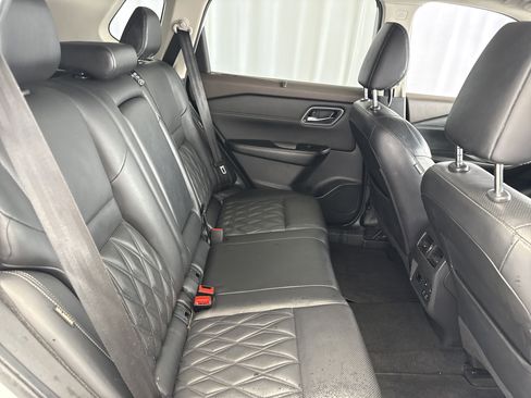 Used 2021 Nissan Rogue Platinum image 16