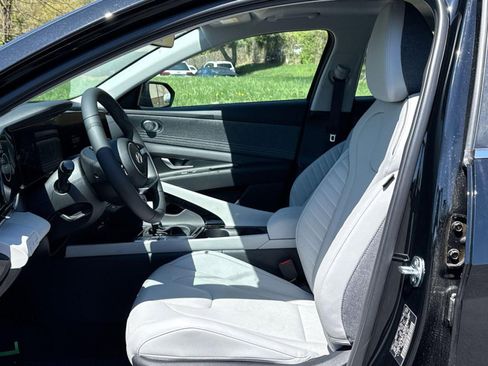 New 2025 Hyundai Elantra Limited image 13