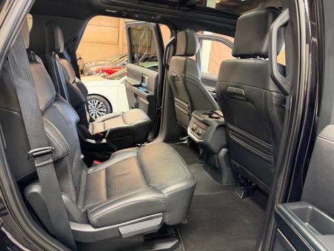 Used 2025 Ford Expedition Platinum w/ Stealth Appearance Package AWD/4WD image 33