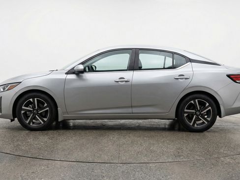 Used 2025 Nissan Sentra SV FWD image 5