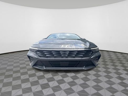 Certified 2025 Hyundai Elantra SEL FWD image 2