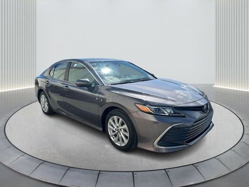 Used 2024 Toyota Camry LE image 4
