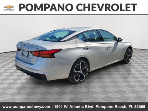 Used 2024 Nissan Altima 2.5 SR image 3