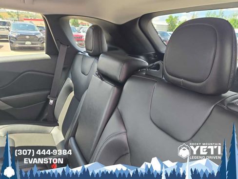Used 2020 Jeep Cherokee Latitude Plus w/ Comfort/Convenience Group AWD/4WD image 16