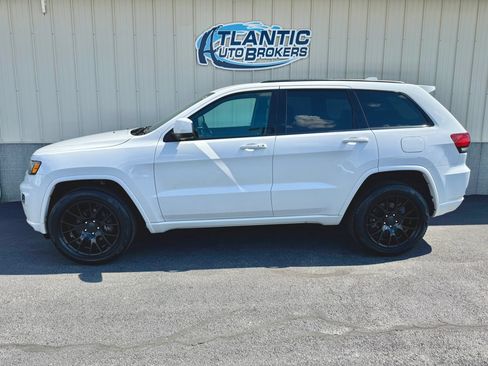 Used 2018 Jeep Grand Cherokee Altitude AWD/4WD image 2