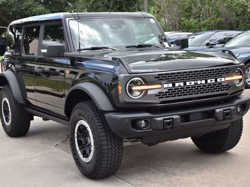 Certified 2025 Ford Bronco Badlands AWD/4WD image 4