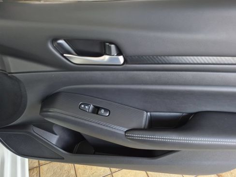Used 2025 Nissan Altima 2.5 SV FWD image 34