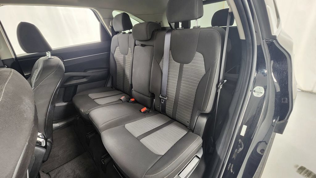 Used 2023 Kia Sorento LX AWD/4WD image 12