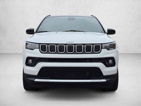 Used 2023 Jeep Compass Limited AWD/4WD image 2