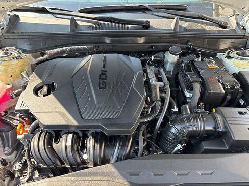 Certified 2025 Hyundai Sonata SE FWD image 12