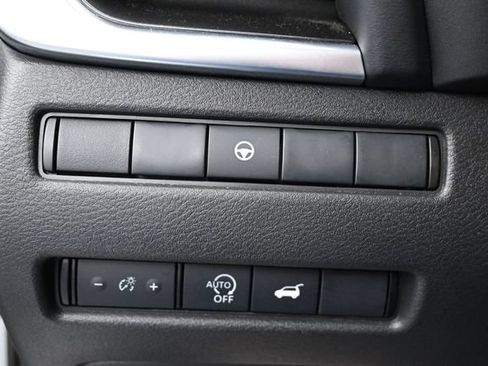 Used 2025 Nissan Rogue SV FWD image 21