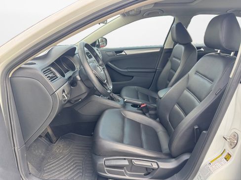 Used 2017 Volkswagen Jetta SE image 11