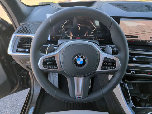Used 2026 BMW X5 xDrive40i w/ M Sport Package AWD/4WD image 17