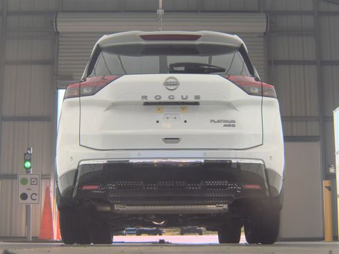 Used 2025 Nissan Rogue Platinum w/ Tech Package AWD/4WD image 17