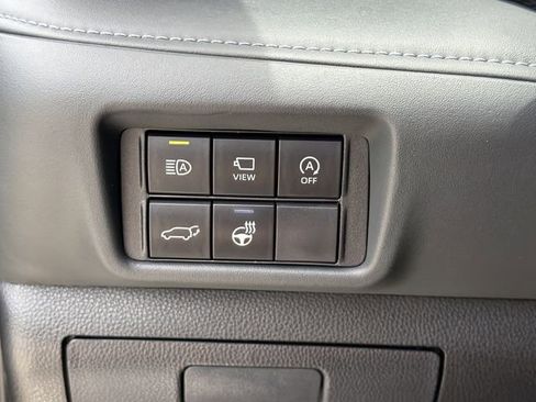 Used 2025 Toyota Highlander Limited FWD image 22