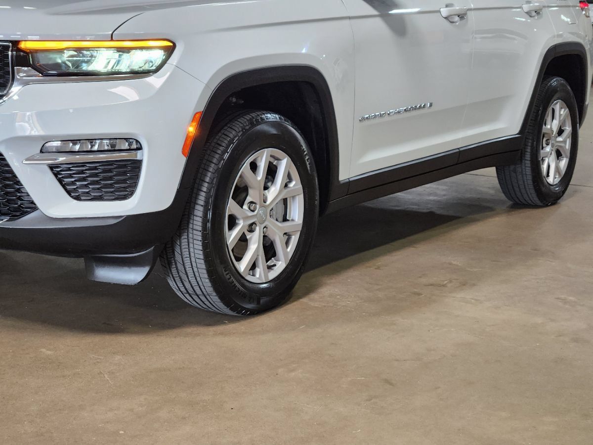 Used 2022 Jeep Grand Cherokee Limited RWD image 17