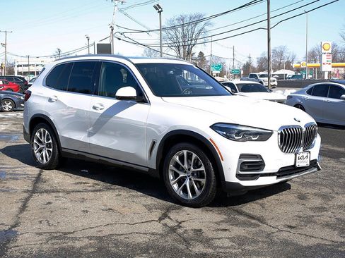 Used 2023 BMW X5 xDrive40i w/ Premium Package image 2