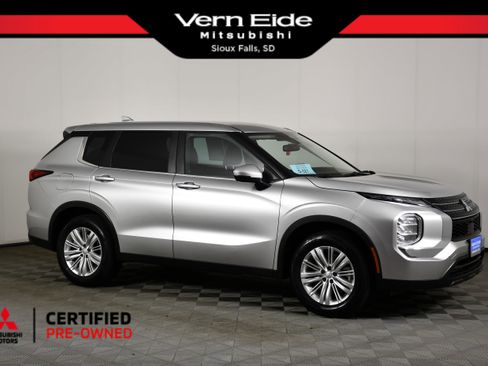 Used 2023 Mitsubishi Outlander ES FWD image 1