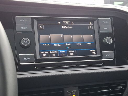 Used 2021 Volkswagen Jetta SE w/ SE Cold Weather Package image 17