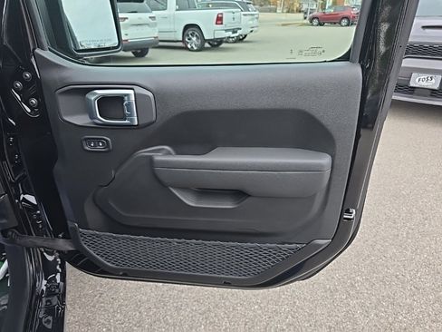 New 2026 Jeep Gladiator Sport image 10