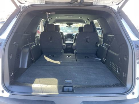 Used 2023 Chevrolet Traverse LT image 40