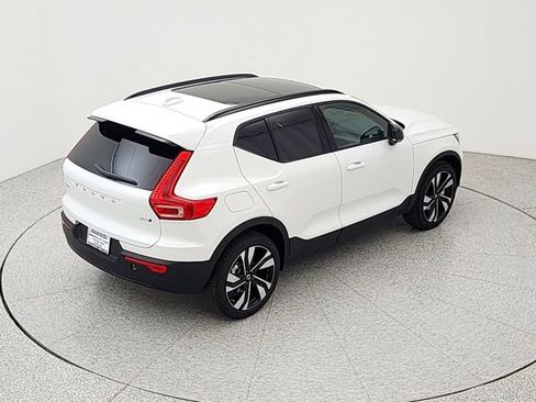 New 2026 Volvo XC40 B5 Plus w/ Protection Package Premier AWD/4WD image 29