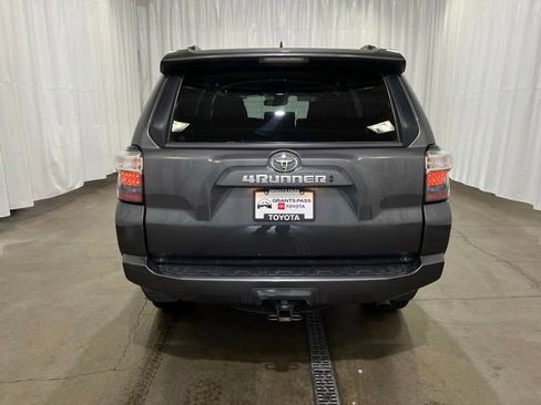 Certified 2022 Toyota 4Runner SR5 AWD/4WD image 4