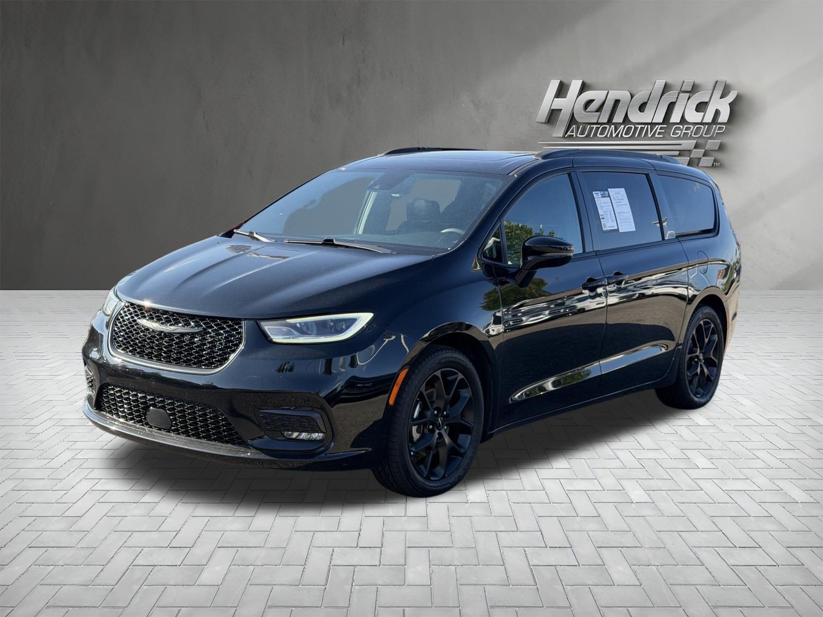 Used 2025 Chrysler Pacifica Limited FWD image 5